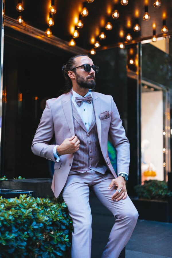 Slim Fit Groom's Suit with Vest Pattern - Image 8