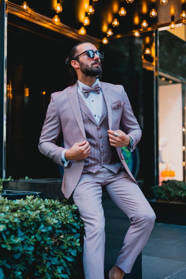Slim Fit Groom's Suit with Vest Pattern - Image 9